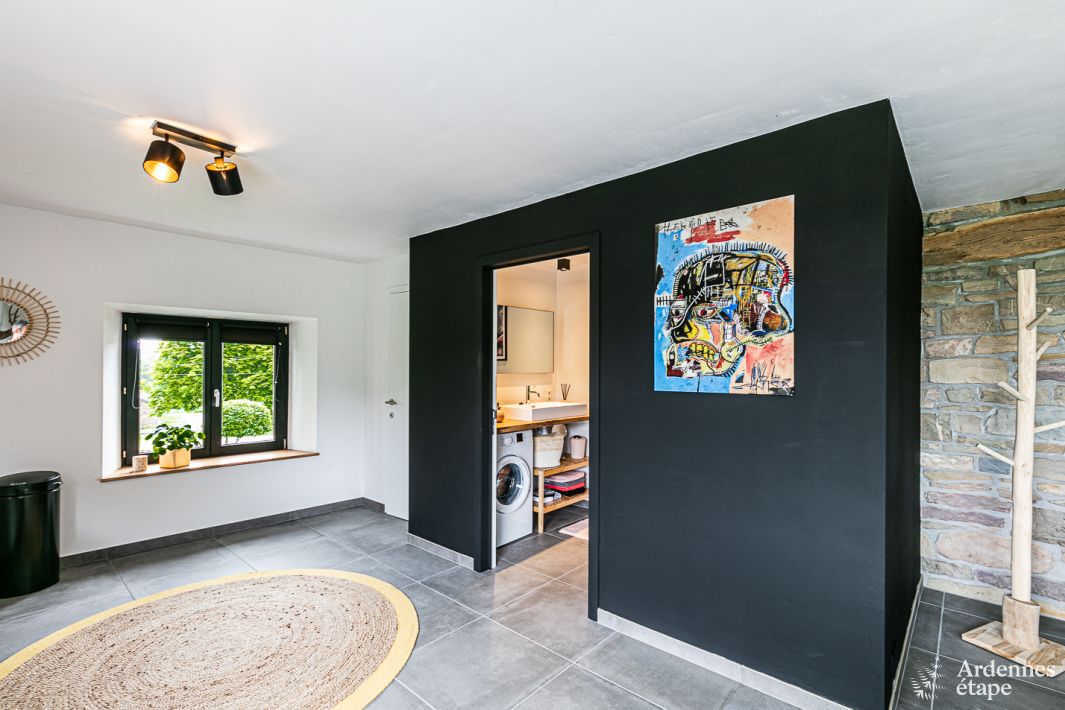 Une peinture au mur